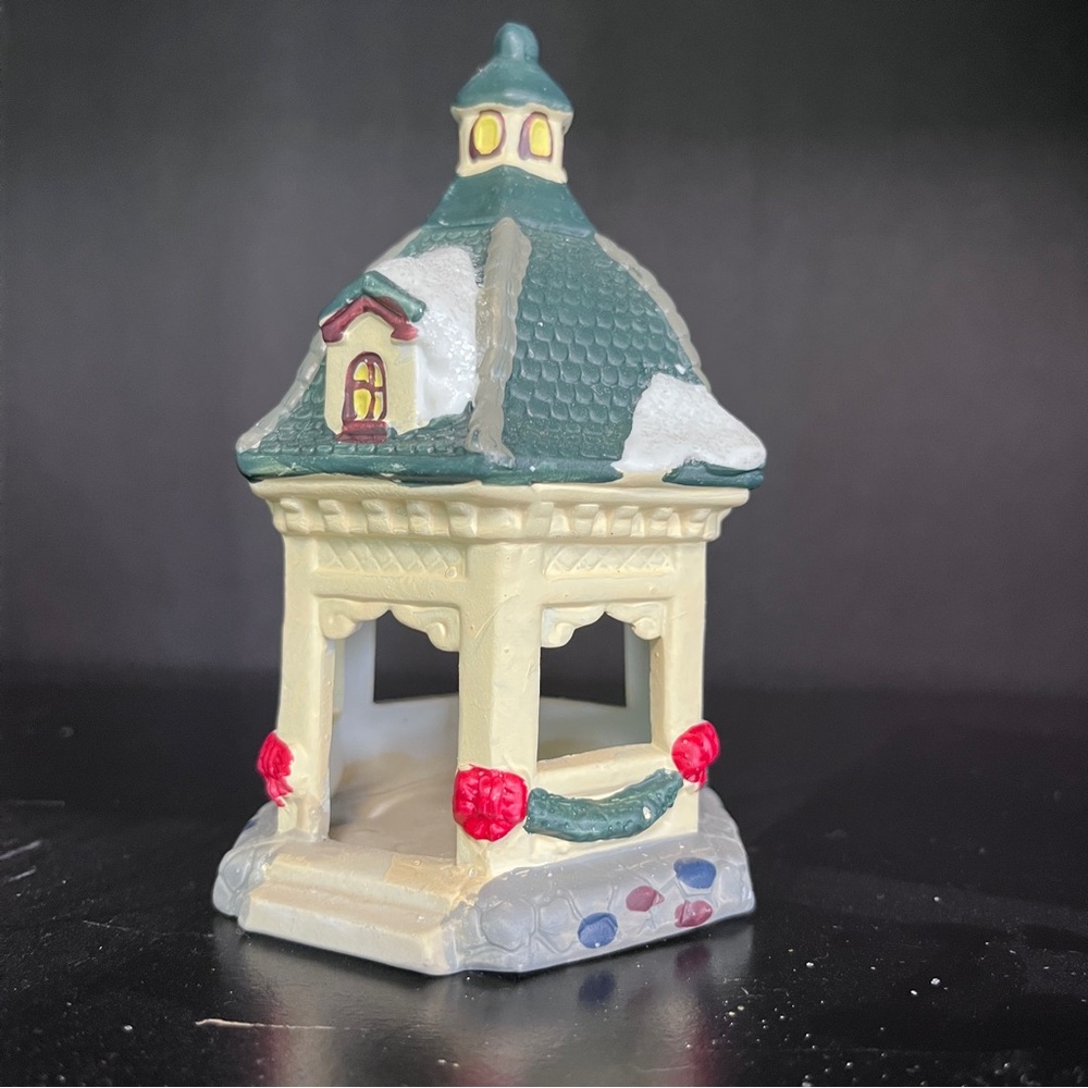 Mini Holiday Village gazebo